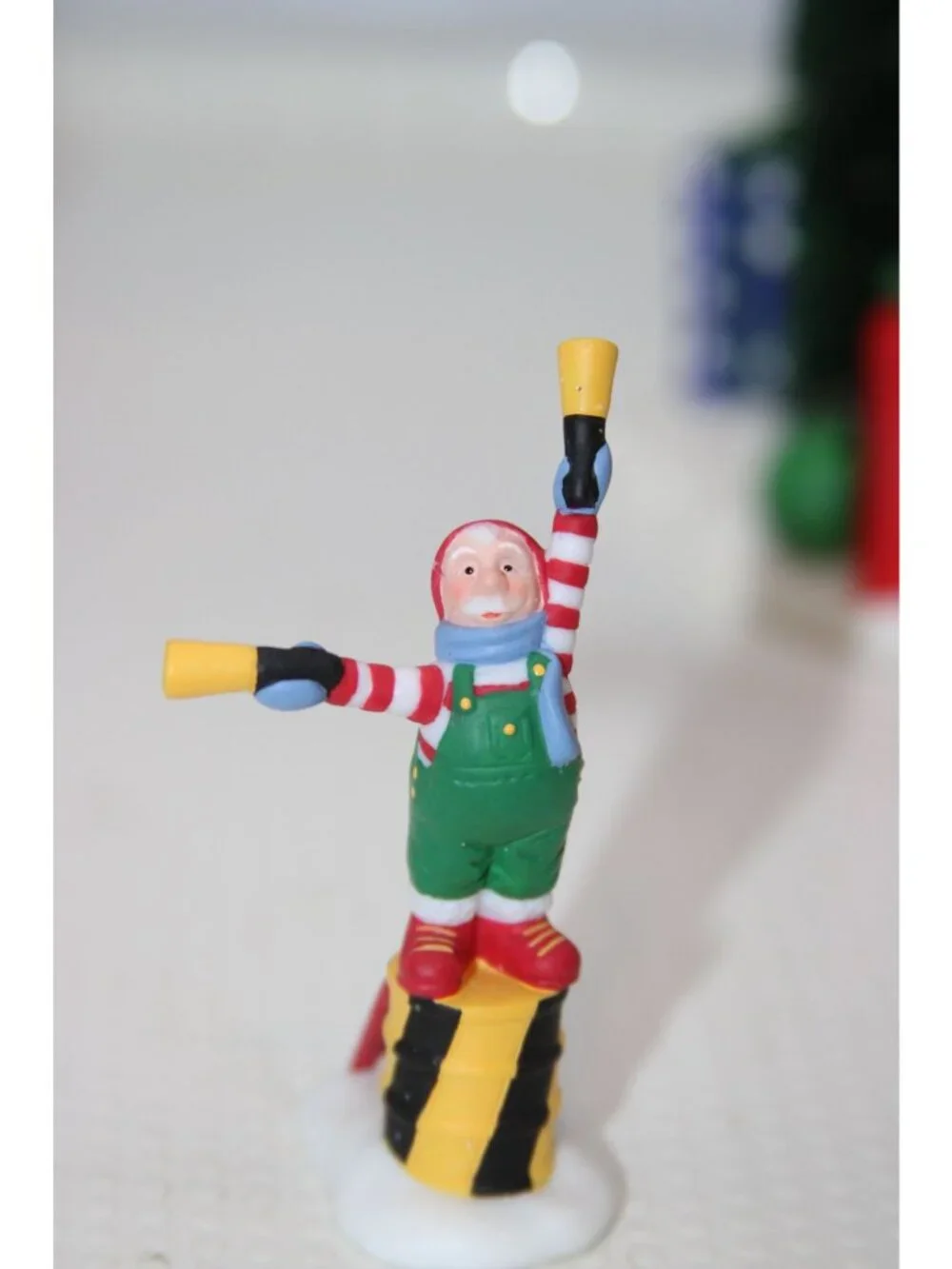 Dept 56 North Pole - Santa's Sleight Launch Gift Set - Picture 10 of 11